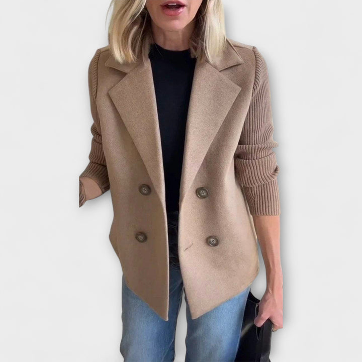 Amora | Blazer Elegante con Mangas de Tejido