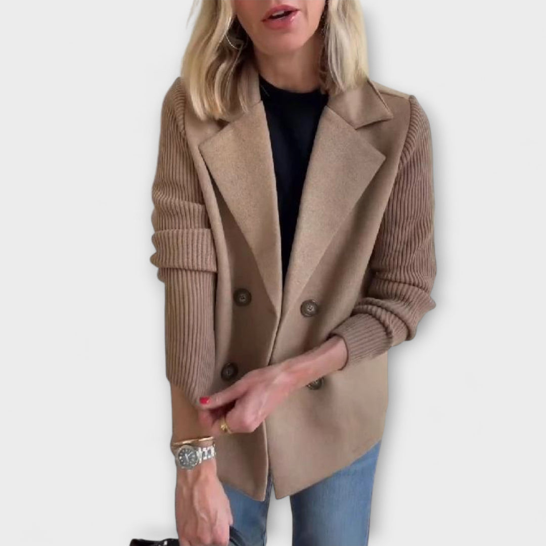 Amora | Blazer Elegante con Mangas de Tejido